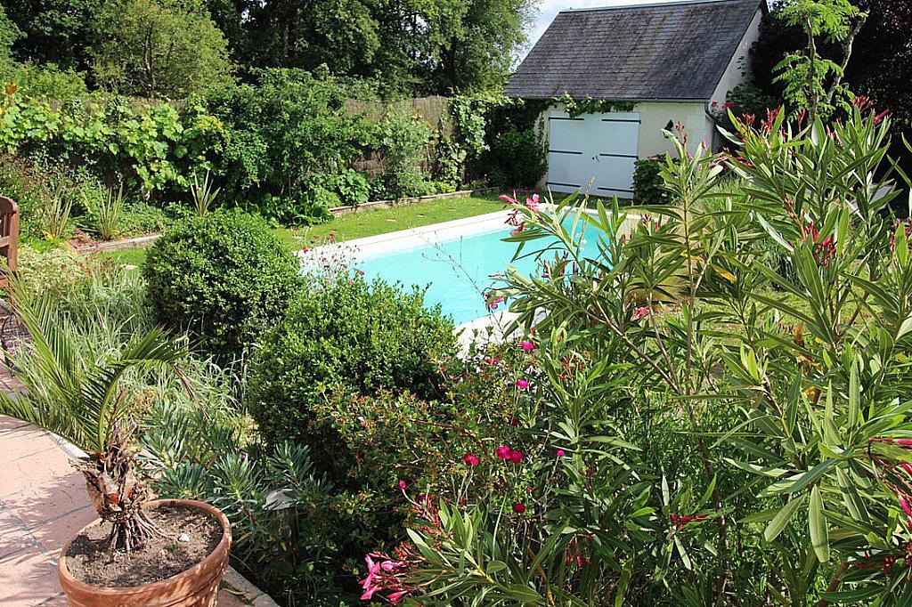 Logis Du Lievre D'Or Bed & Breakfast Montbazon Exterior photo