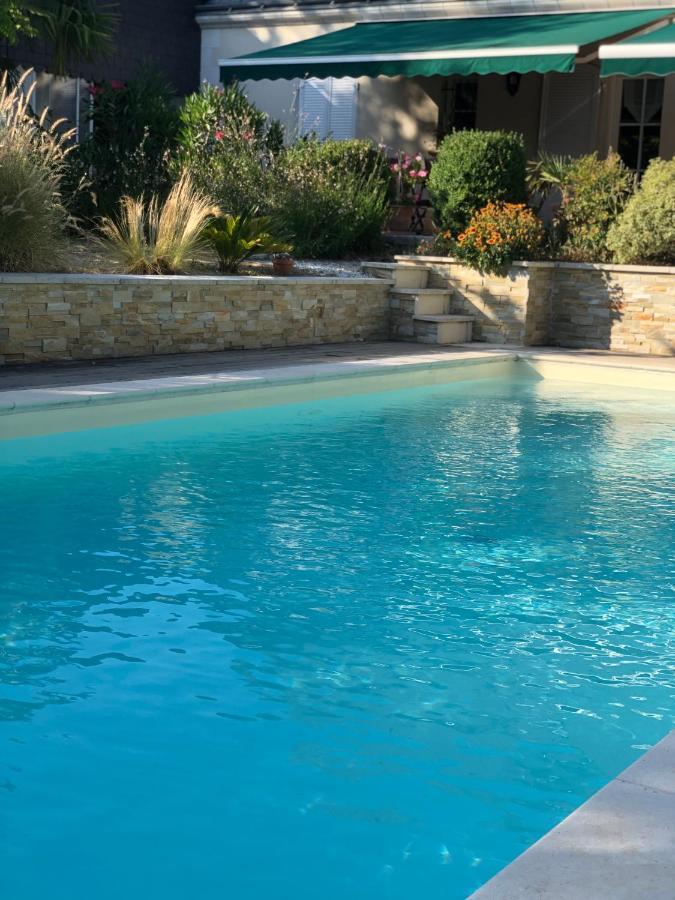 Logis Du Lievre D'Or Bed & Breakfast Montbazon Exterior photo
